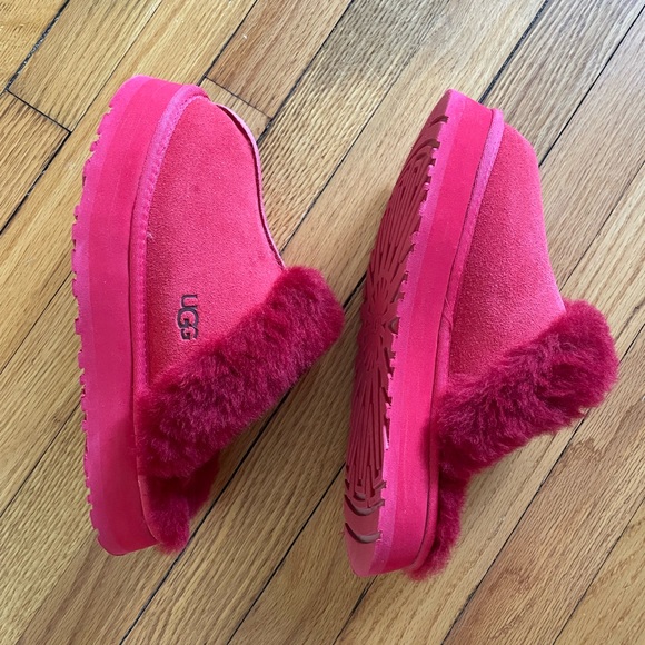 Red UGG Disquette slippers in size 9! Bought last year. - Picture 7 of 9